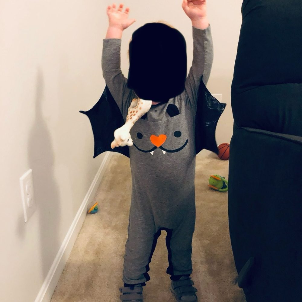 Cat & Jack Toddler 18mo Halloween Vampire Bat One Piece Romper Like New - Picture 8 of 8